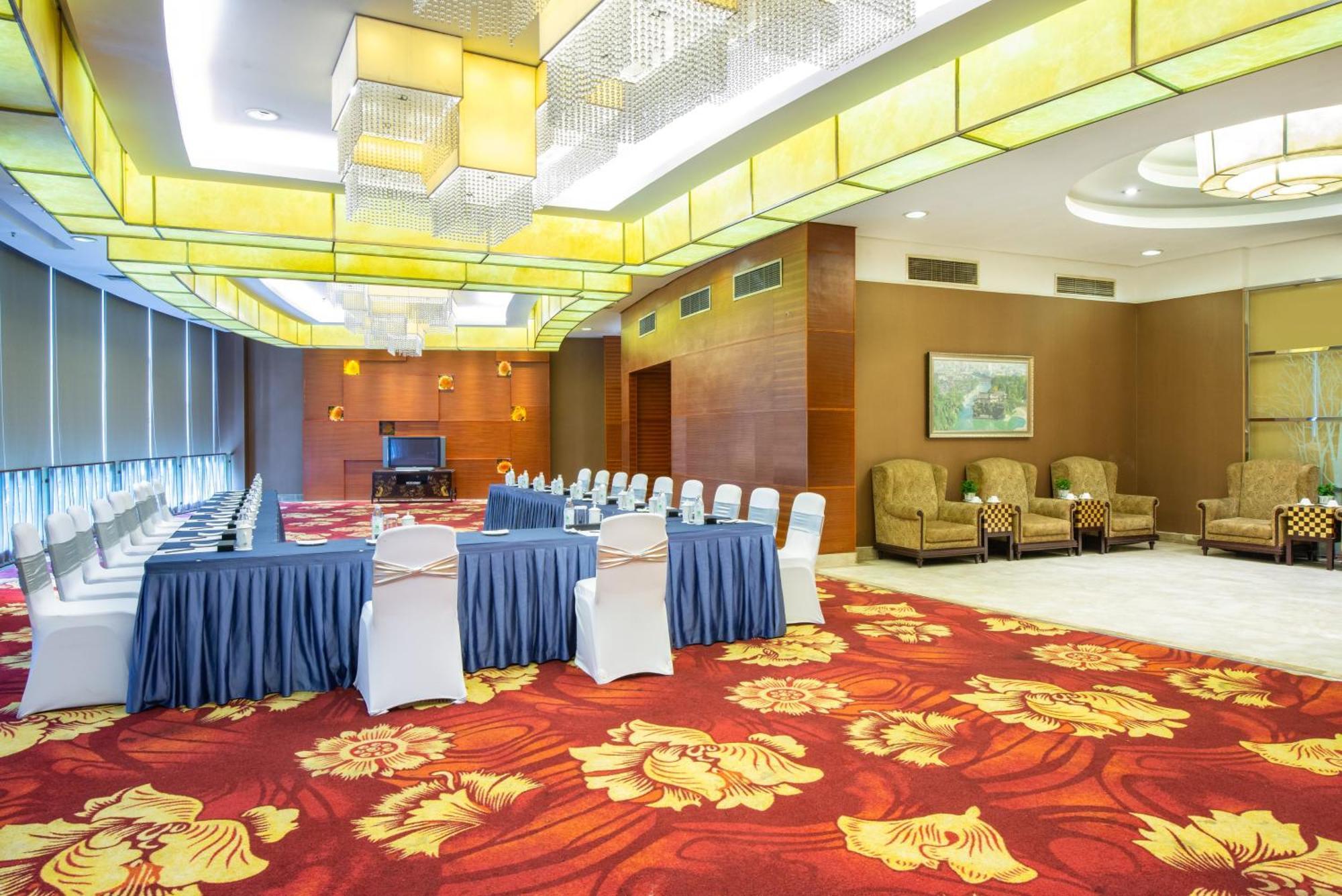 Holiday Inn Chengdu Century City-Westtower Exterior photo